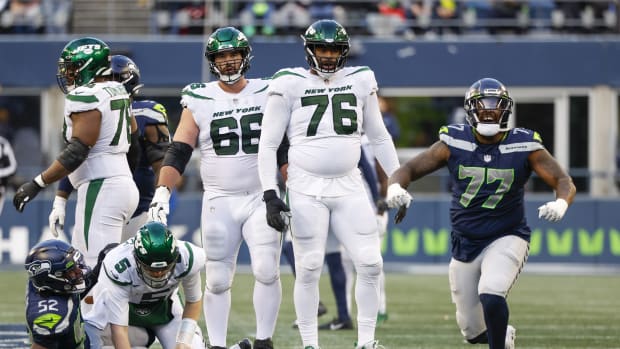 New York Jets QB Mike White sacked against Seattle Seahawks